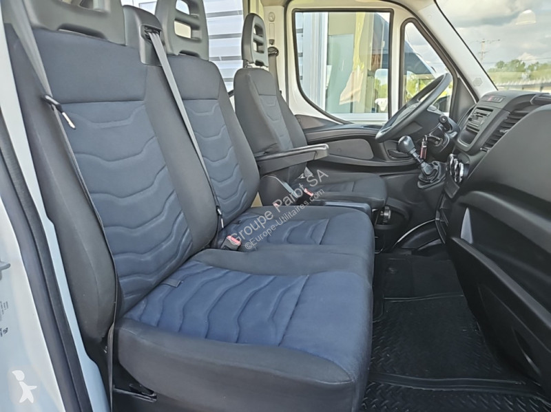 Véhicule utilitaire Iveco 35S14 V13 7 places