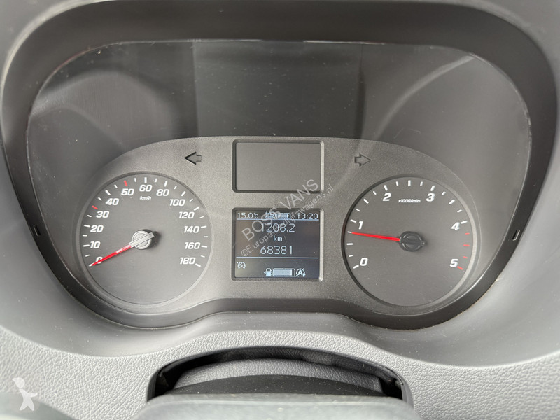 Véhicule utilitaire Mercedes 311 CDI L2H2 AC...