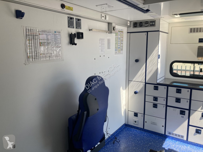 Furgoneta Mercedes Container Ambulance 400-serie