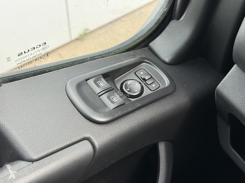 Véhicule utilitaire Renault T33 2.3 DCI 135PK...
