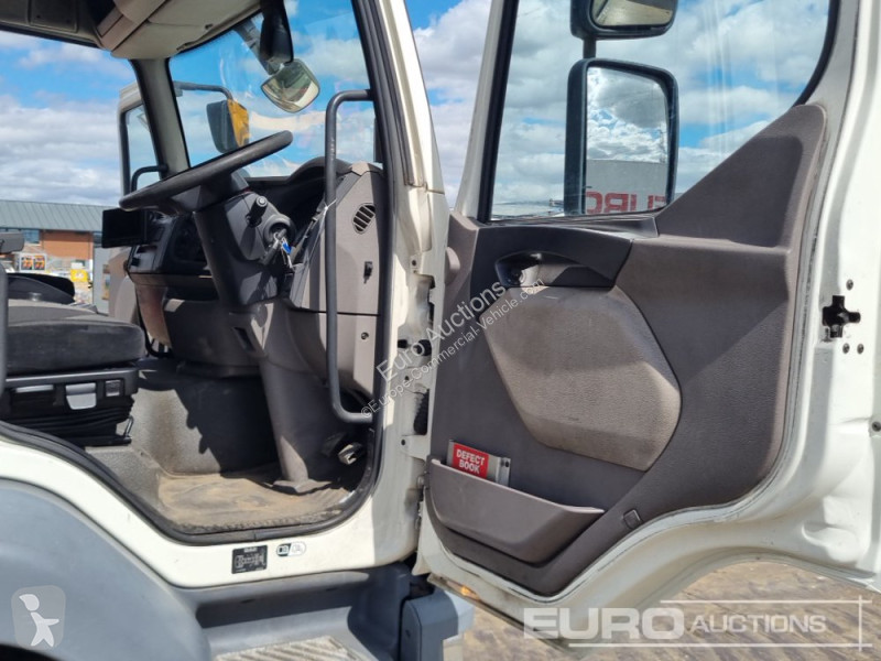 Véhicule utilitaire  LF220