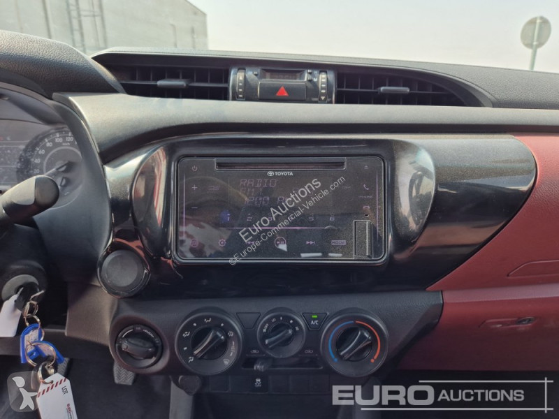 Veicolo commerciale Toyota Hilux DLX