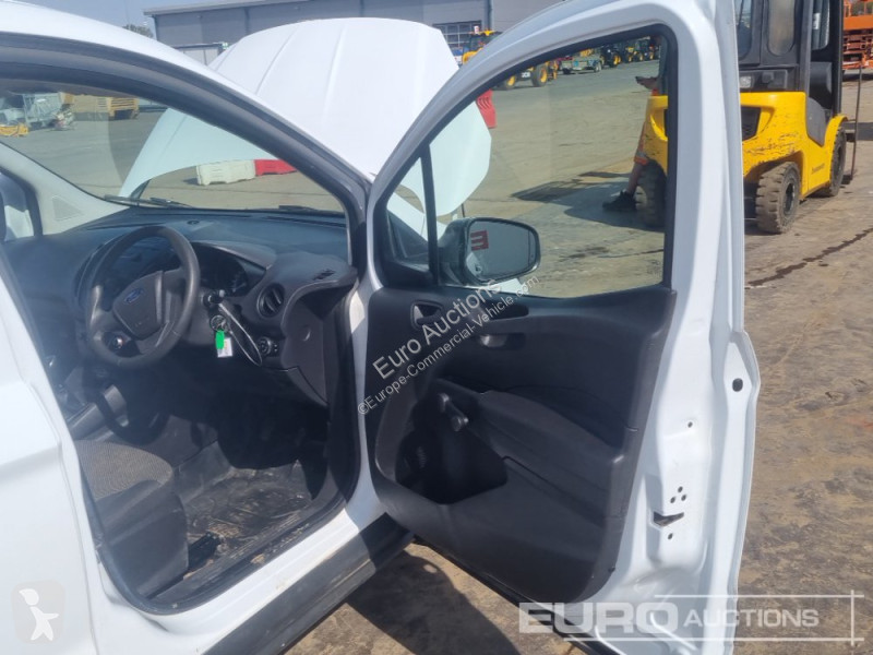 Autoutilitară Ford Courier