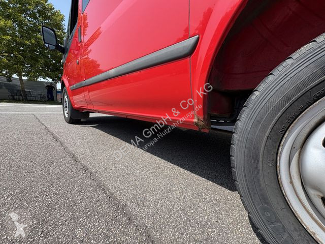 Véhicule utilitaire Ford...