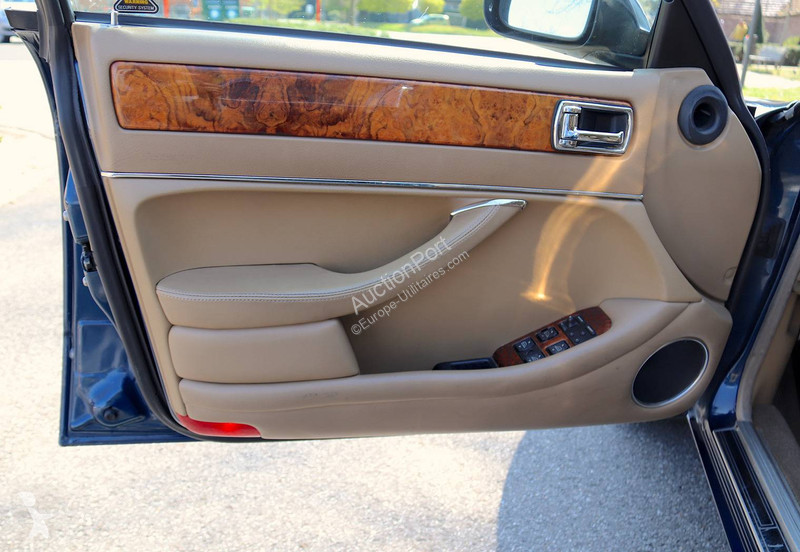 Véhicule utilitaire Jaguar Sovereign 4.0