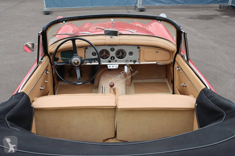 Véhicule utilitaire Jaguar 150 DHC