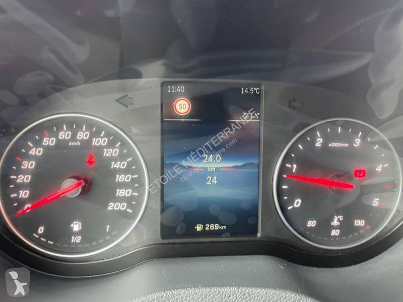 Samochód dostawczy Mercedes