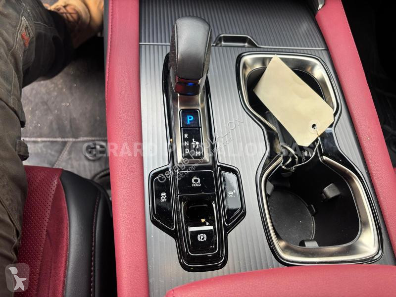 Samochód dostawczy Lexus 500H