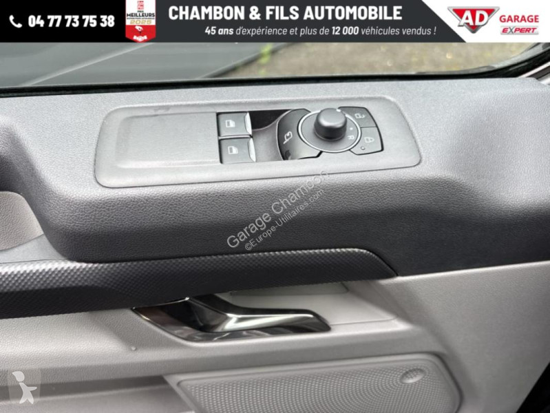Véhicule utilitaire Ford FOURGON 320 L1H1 2.0...