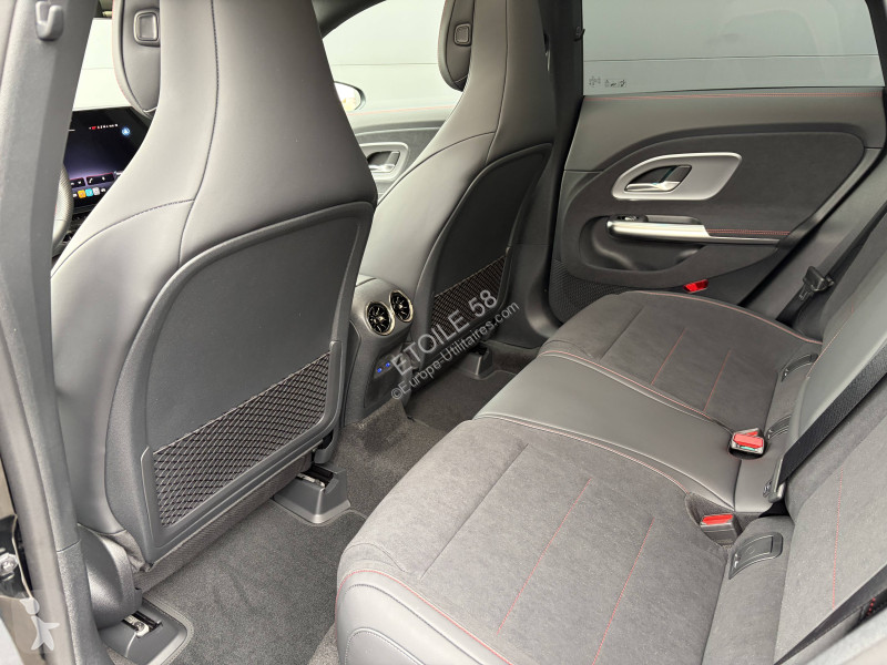 Samochód dostawczy Mercedes CLA 200 8F-eDCT