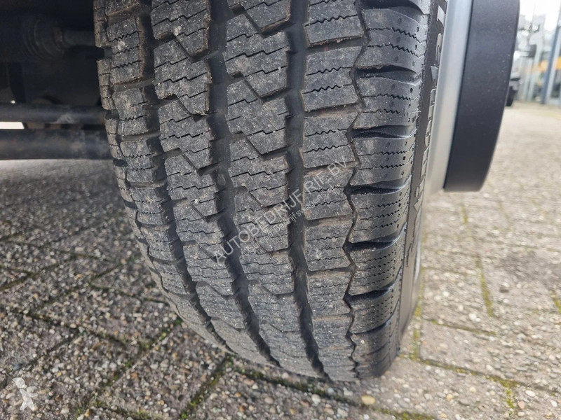 Furgoneta Iveco 70C18 3.0D Koffer 1000kg LBW...