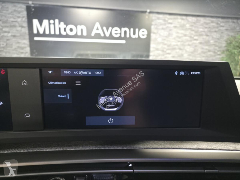 Samochód dostawczy Peugeot 3008 1.2i Hybrid...