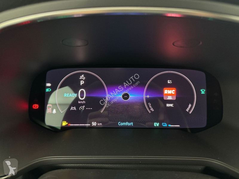 Véhicule utilitaire Renault E-Tech full hybrid...