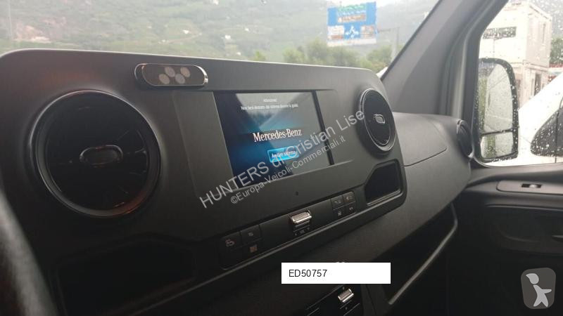 Лекотоварен автомобил Mercedes 3posti TRAZIONE...