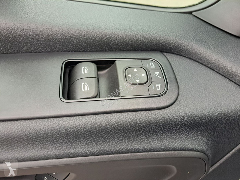 Véhicule utilitaire Mercedes 317 CDI 43 3.5T...