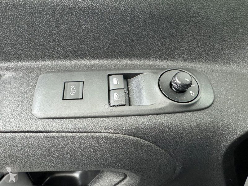 Véhicule utilitaire Peugeot M DIESEL 100 3PL 3...