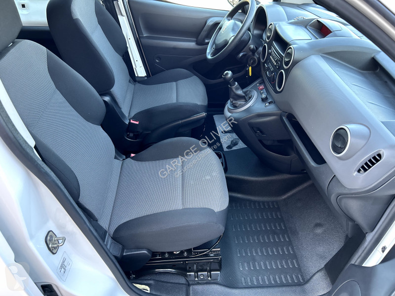 Véhicule utilitaire Peugeot Long Cabine...