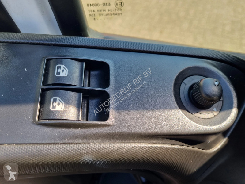 Samochód dostawczy Iveco 35C18 3.0D L2H2 DC...