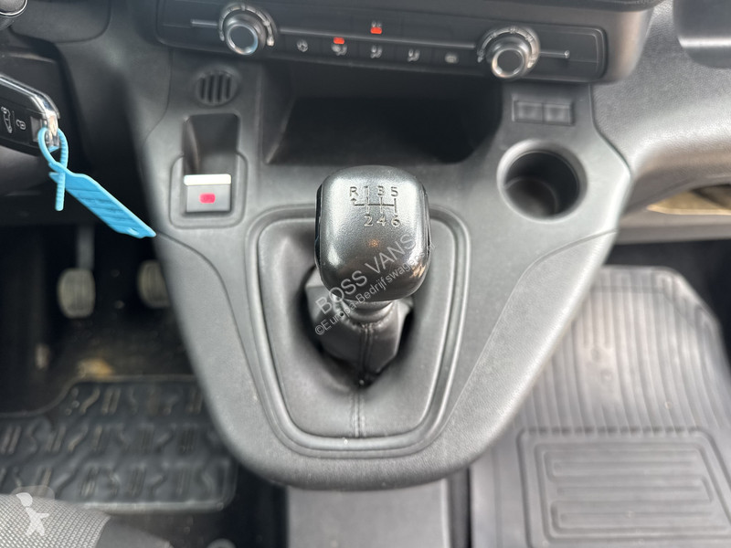 عربة نفعية Toyota 1.2T 110 PK **Benzine** L1...
