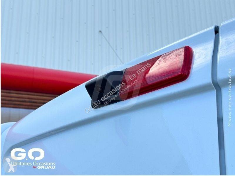 Samochód dostawczy Nissan