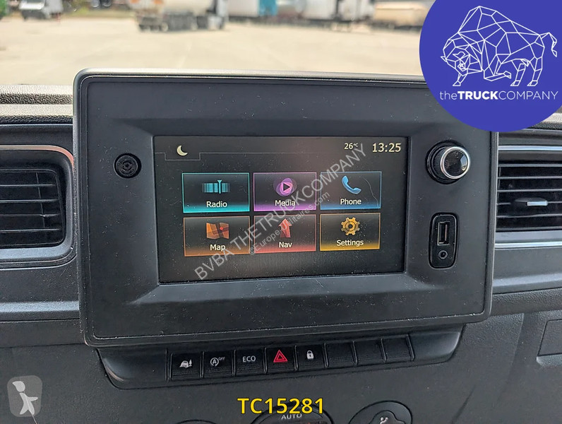 عربة نفعية Renault 2.2 DCI KOFFER MET LIFT