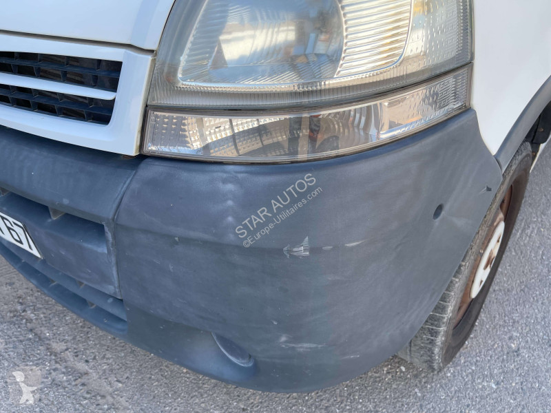 عربة نفعية Nissan