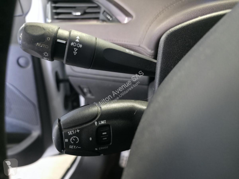 Véhicule utilitaire Peugeot 2008 1.6 e-HDi FAP...