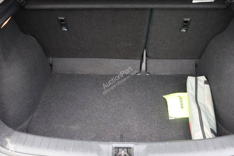 Véhicule utilitaire Nissan
