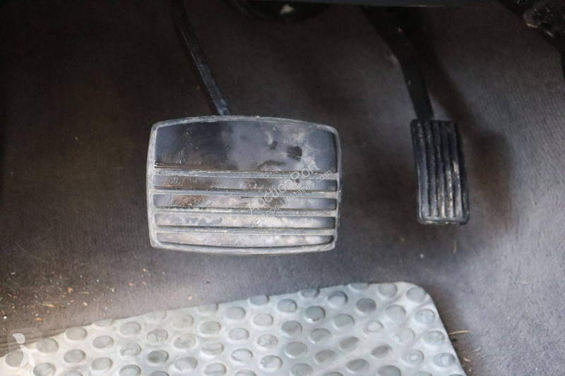 Véhicule utilitaire Land Rover V8