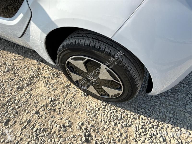 Лекотоварен автомобил  XEV Yoyo