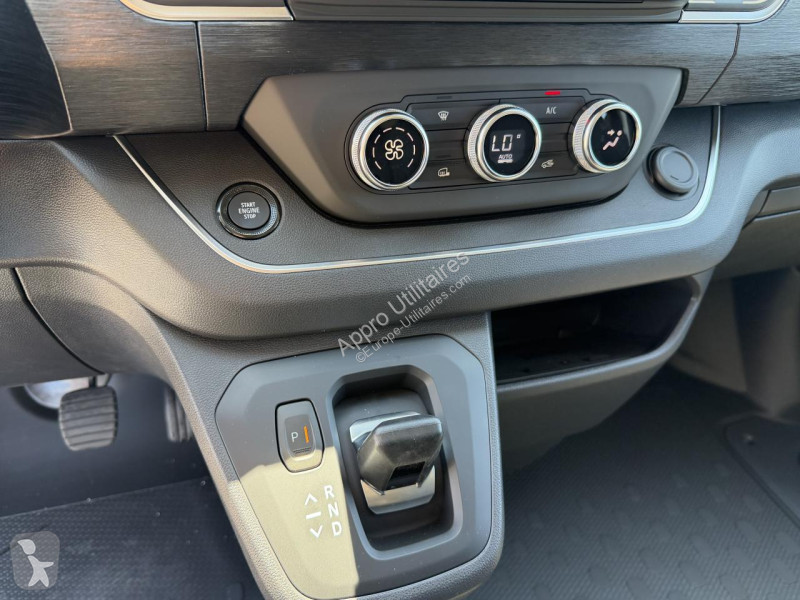 Véhicule utilitaire Renault TRAFIC L1H1 EXTRA...
