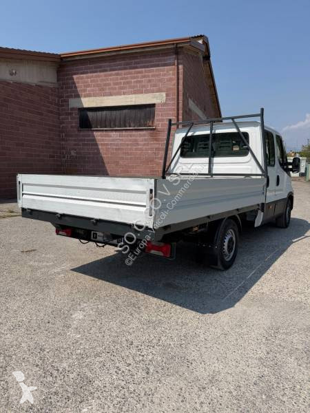 Лекотоварен автомобил Iveco 35S12