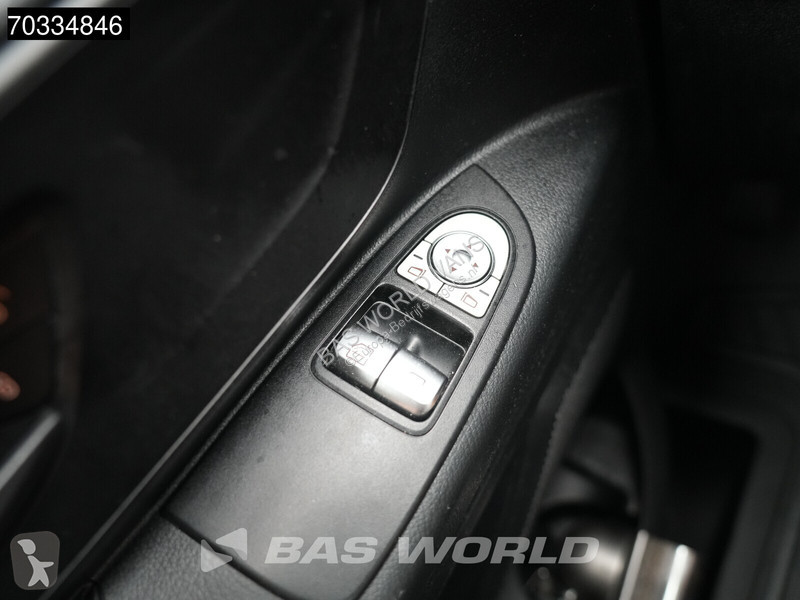 Лекотоварен автомобил Mercedes 114 Automaat...