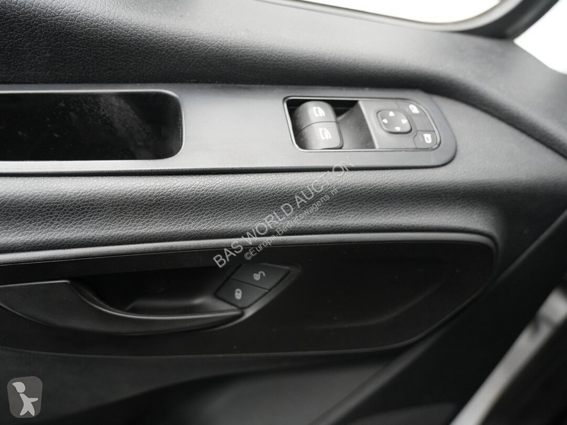 Лекотоварен автомобил Mercedes 311 CDI