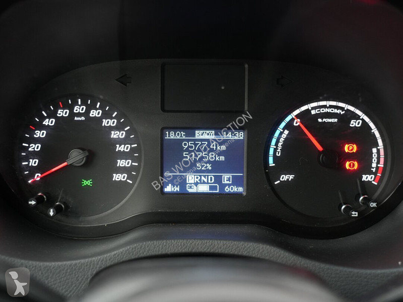 Лекотоварен автомобил Mercedes 312