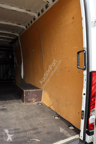 Iveco  35C14 van