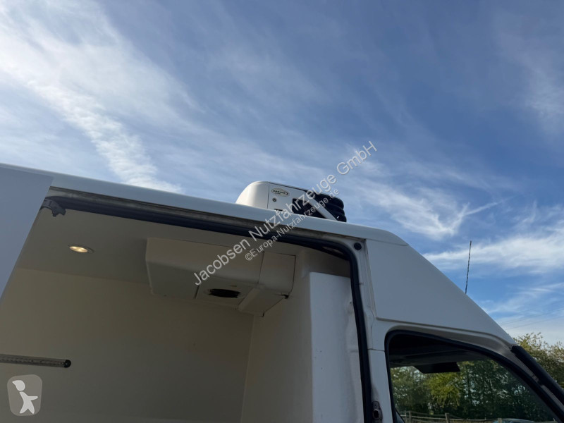 Véhicule utilitaire Iveco 35s15 Carrier Xarios...