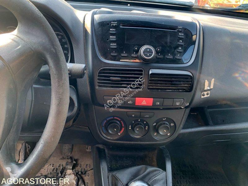 Véhicule utilitaire Fiat DOBLO