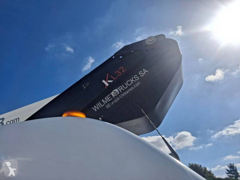 Véhicule utilitaire Renault 2.3 DCI 145