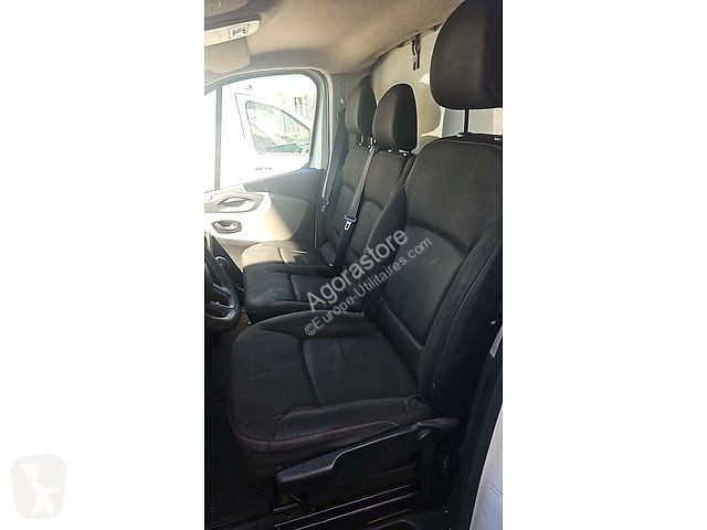 Véhicule utilitaire Renault TRAFIC