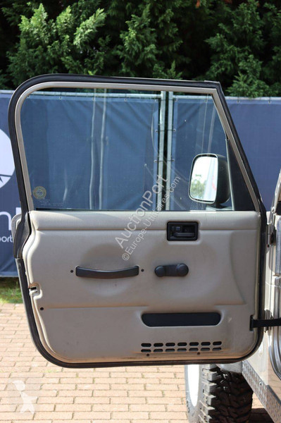 عربة نفعية Jeep