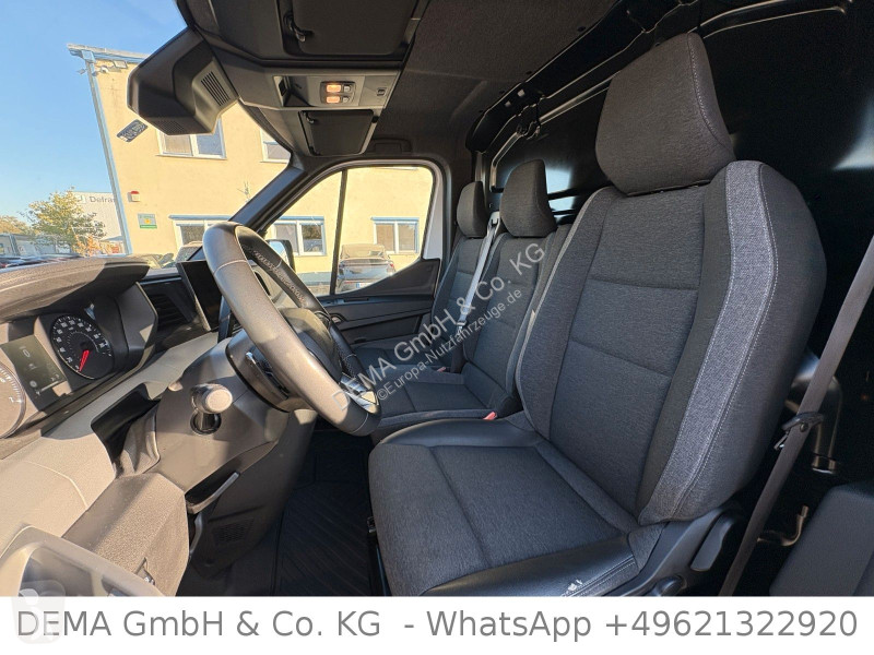 Véhicule utilitaire Renault...