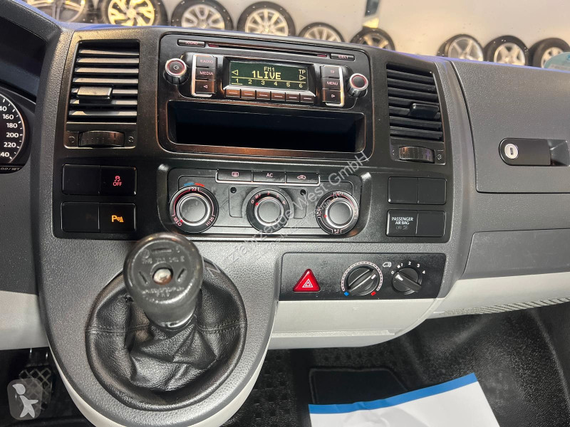 Véhicule utilitaire Volkswagen T5...