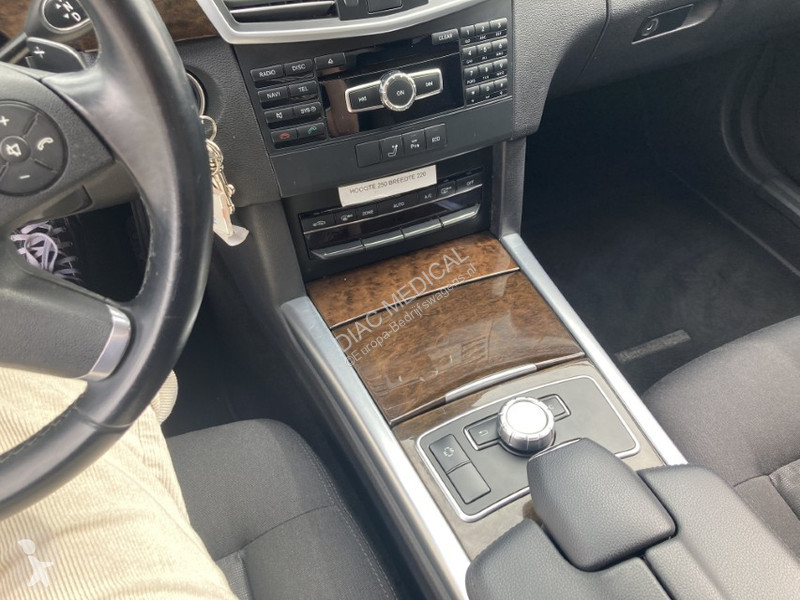 Véhicule utilitaire Mercedes Diesel E- CDI WITH...