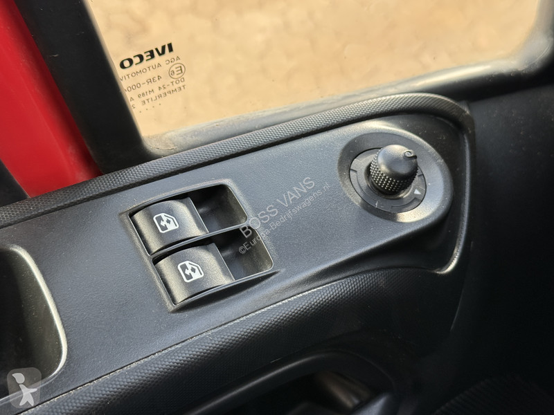 Véhicule utilitaire Iveco 35C12 2.3