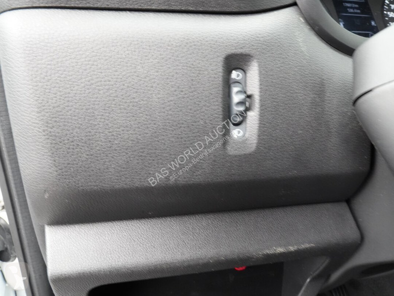 Véhicule utilitaire Renault 145PK