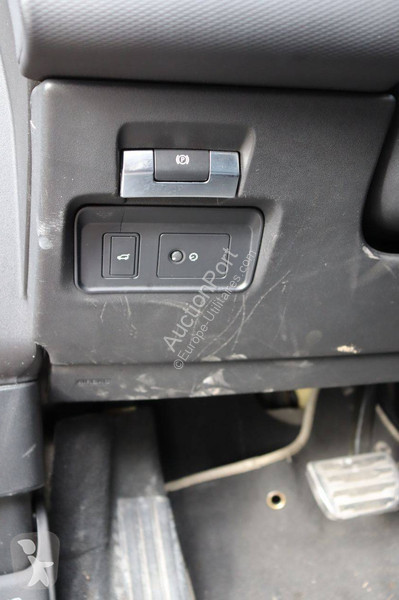 Véhicule utilitaire Land Rover D180 Sport