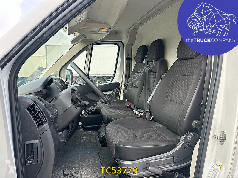Véhicule utilitaire Peugeot Peugeot boxer 130cv...