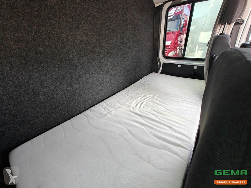 Furgoneta Iveco 4x2 Hi-Matic Sleeper Cab Euro6...