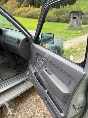 Véhicule utilitaire Nissan